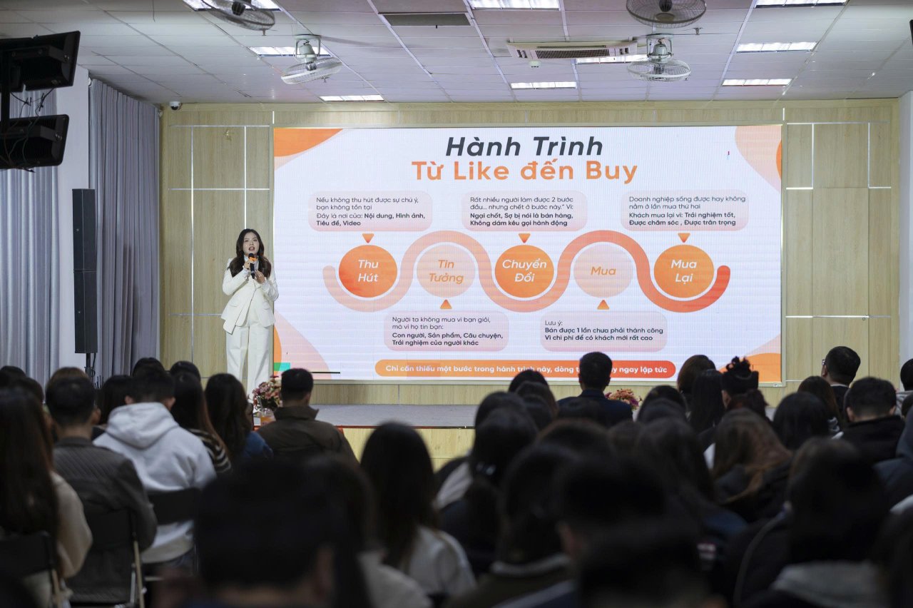 TALKSHOW “Từ LIKE đến BUY